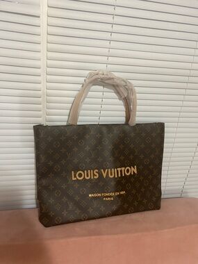 Cute fashion Brown Monogram Tote with Gold Logo